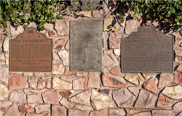 Markers for Old Sacramento, Sophie Comstock Memorial Committee and Hastings Building