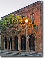 Yeon Building in Jackson Square, San Francisco. Photograph copyright &copy; 2003 by Alvis E Hendley.