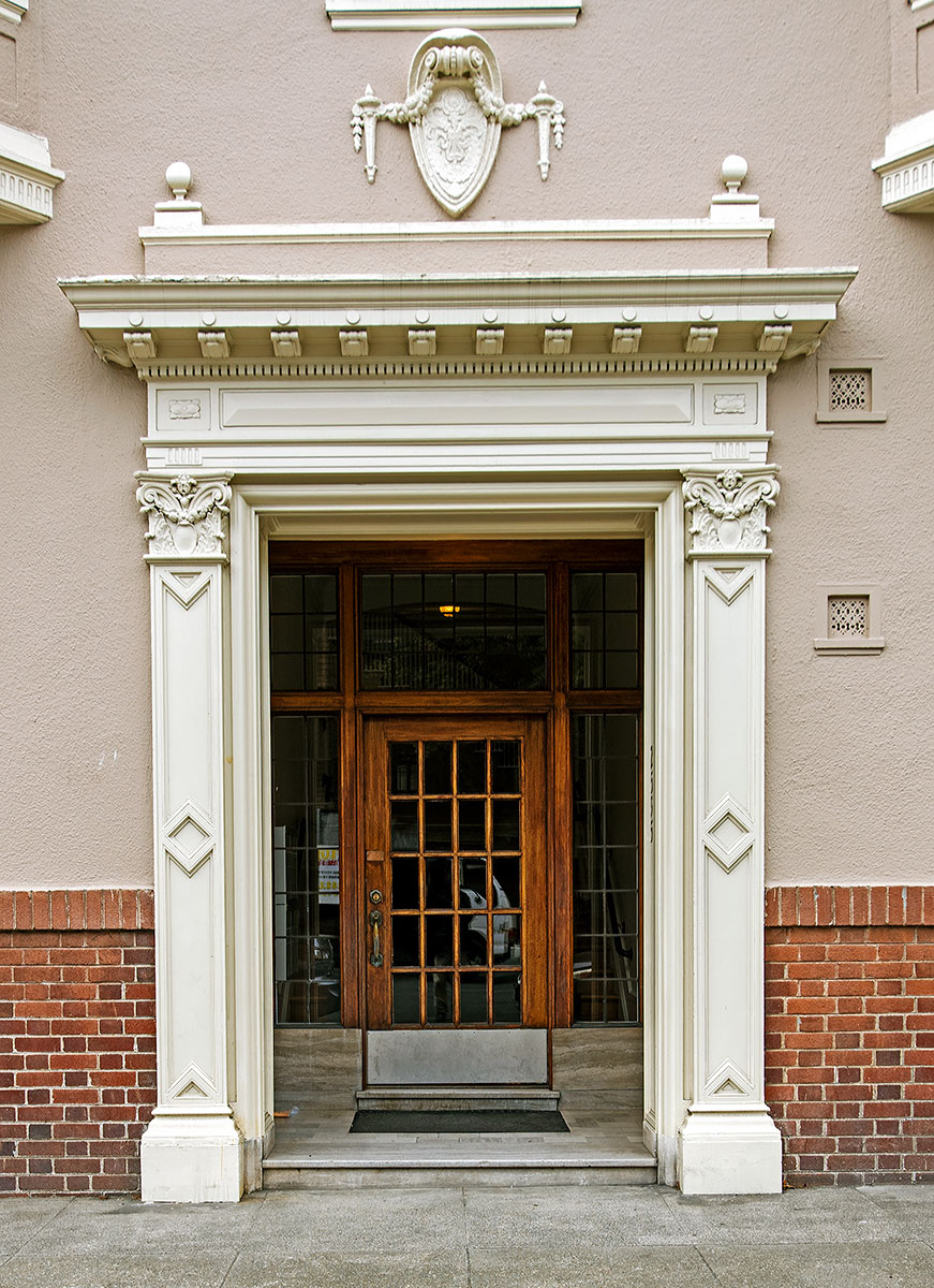 2595 Washington Street in Pacific Heights was designed by Frederick H. Meyer and built in 1918.