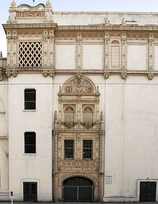 Newton Tharp School and High School of Commerce, San Francisco. Photograph copyright &copy; 2003 by Alvis E Hendley.