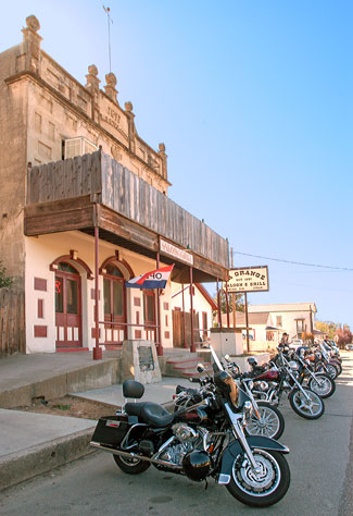 Louie&rsquo;s Place in La Grange, California