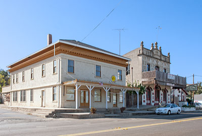 Kingen Hotel in La Grange, California